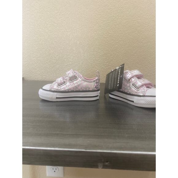 NEW Infant Converse Sizes 2,3,4,5,6, and 7 - Picture 6 of 16